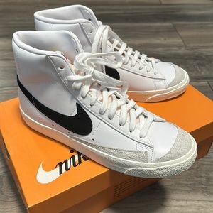 Women’s Nike Blazer Mid ‘77 White/Black Sz 8